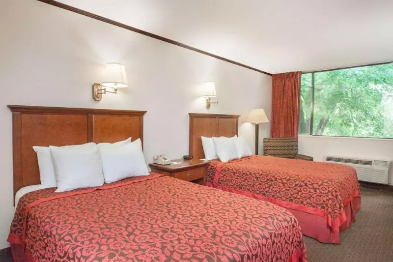 Hotel Schenectady Inn & Suites