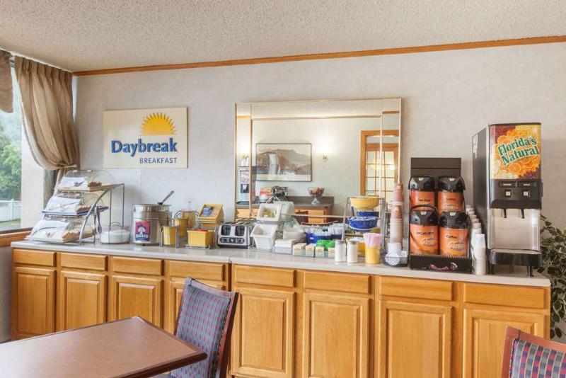 Hotel Schenectady Inn & Suites