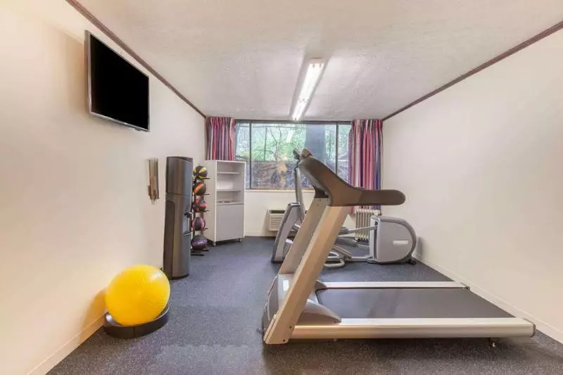 Hotel Schenectady Inn & Suites