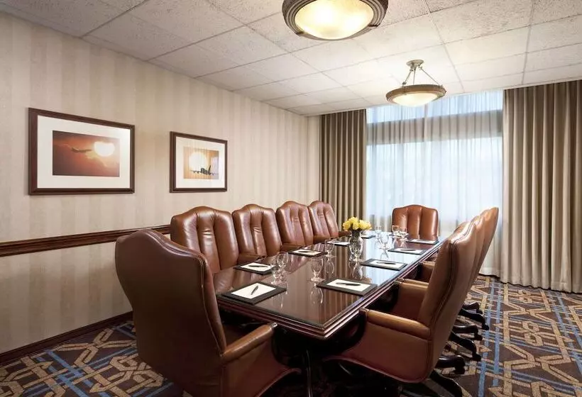 فندق Sheraton Ontario Airport