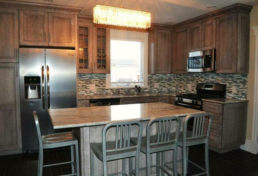 هتل The Inn At Crystal Cove On Boston Harbor