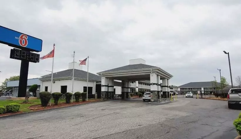 Motel 6 Memphis, Tn   Graceland