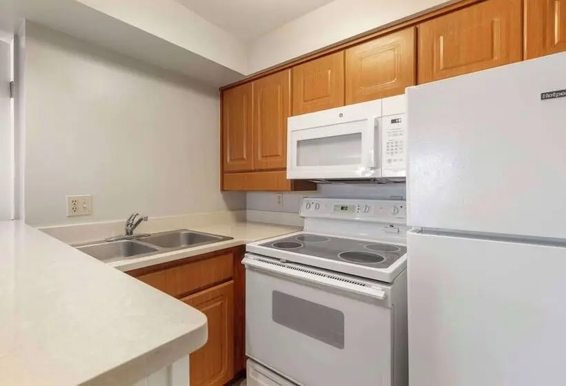 Best Western Cocoa Beach Hotel & Suites