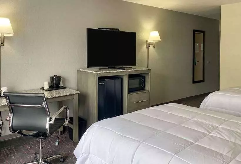 호텔 Clarion Pointe   Greensboro Coliseum Area