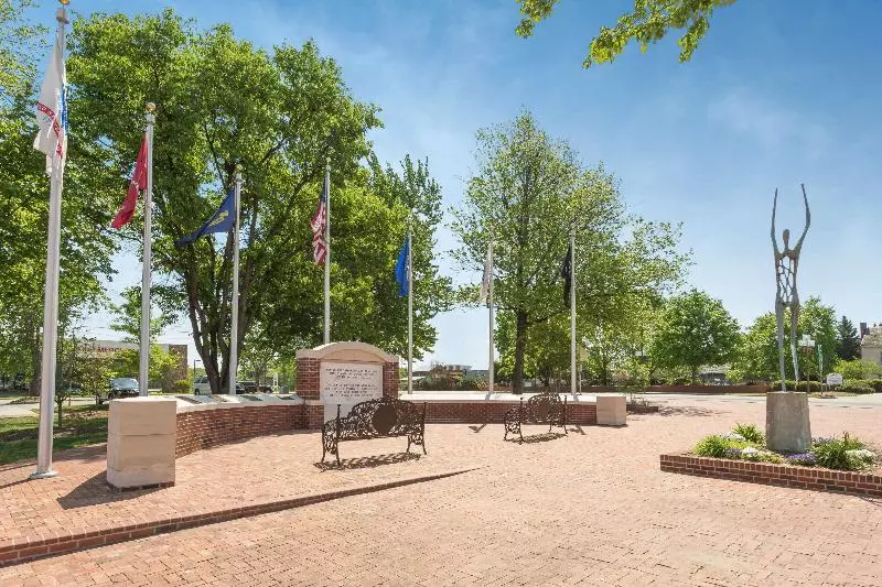 호텔 Clarion Pointe   Greensboro Coliseum Area