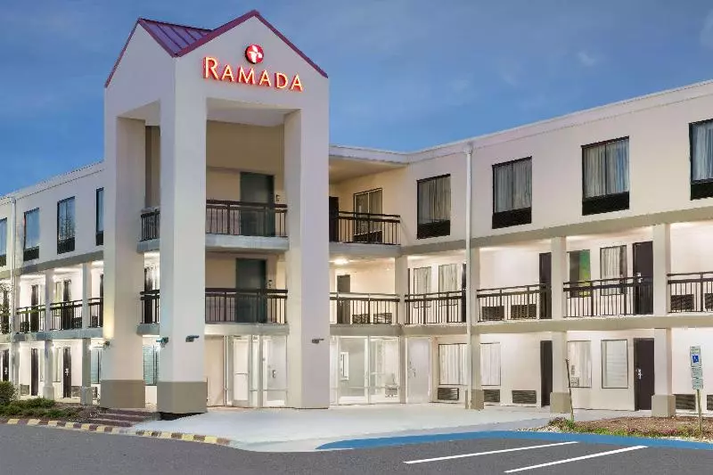 호텔 Clarion Pointe   Greensboro Coliseum Area