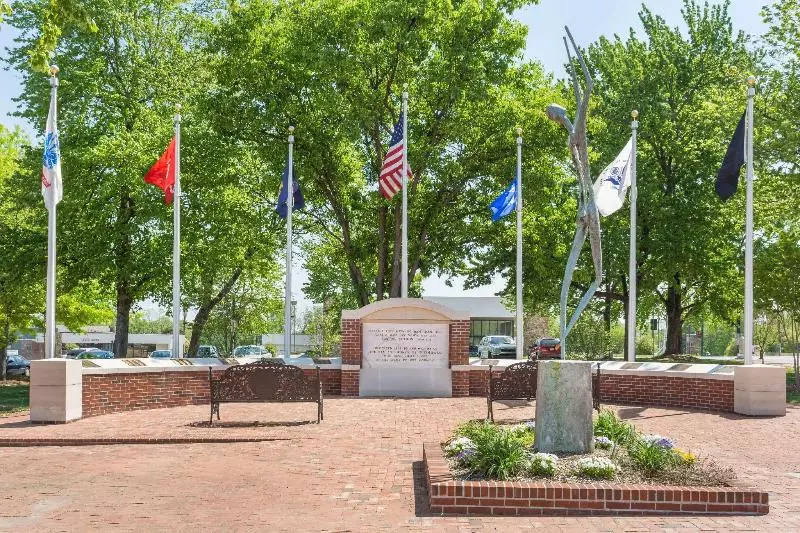 호텔 Clarion Pointe   Greensboro Coliseum Area