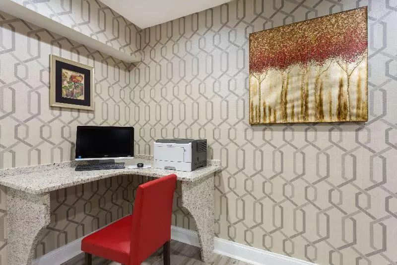 호텔 Clarion Pointe   Greensboro Coliseum Area