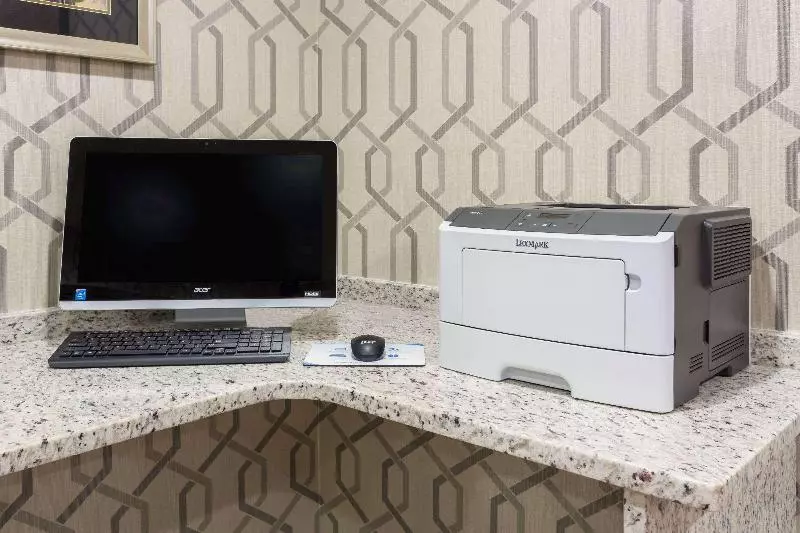 호텔 Clarion Pointe   Greensboro Coliseum Area