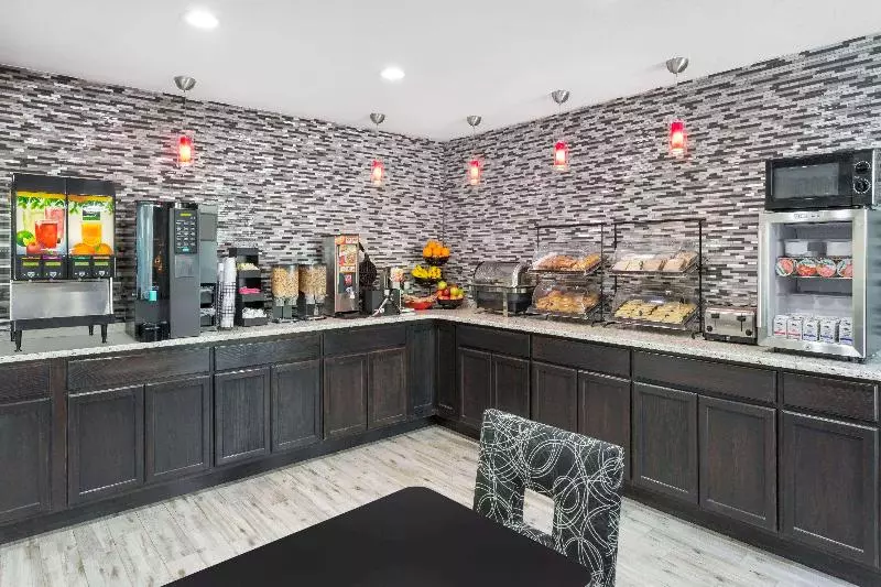 호텔 Clarion Pointe   Greensboro Coliseum Area