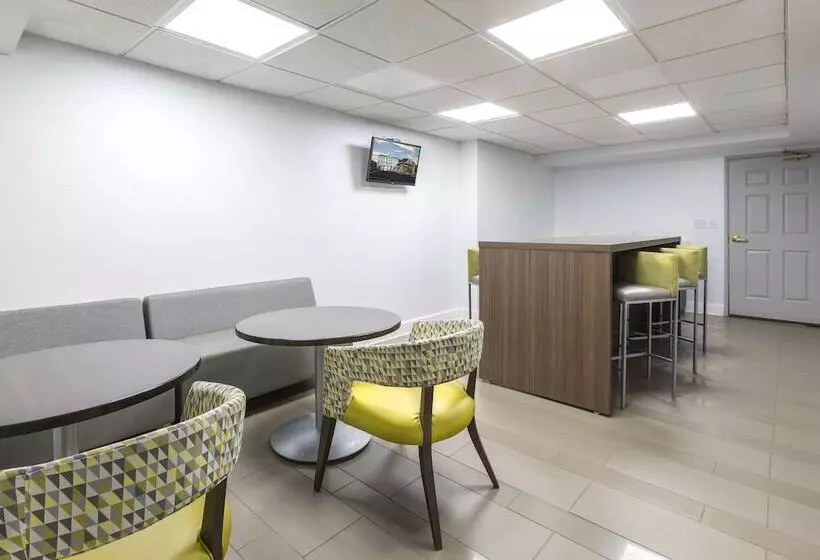 בית מלון כפרי Country Inn & Suites By Radisson Asheville Downtown Tunnel Road