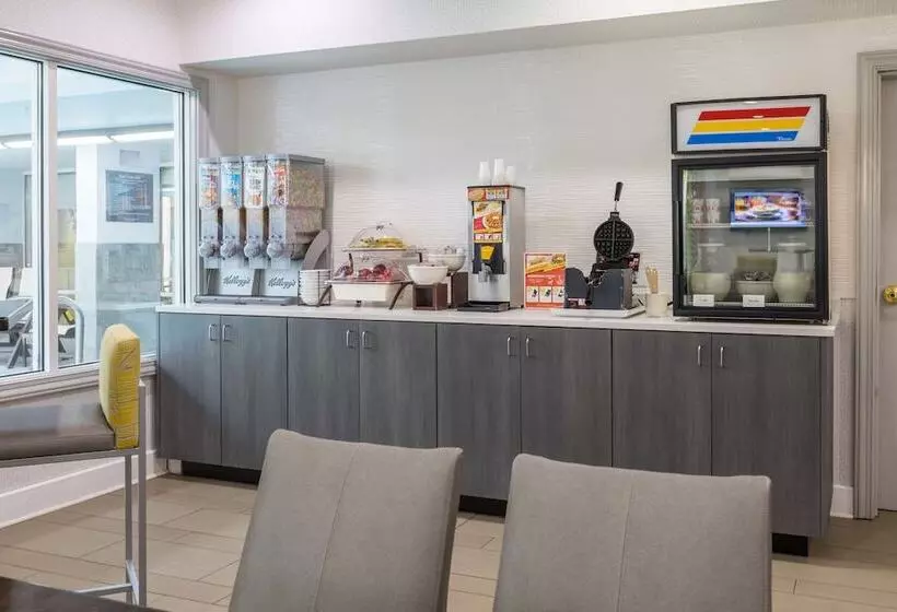 בית מלון כפרי Country Inn & Suites By Radisson Asheville Downtown Tunnel Road