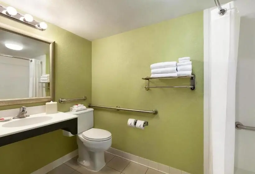 ホテル Days Inn By Wyndham Baltimore Inner Harbor