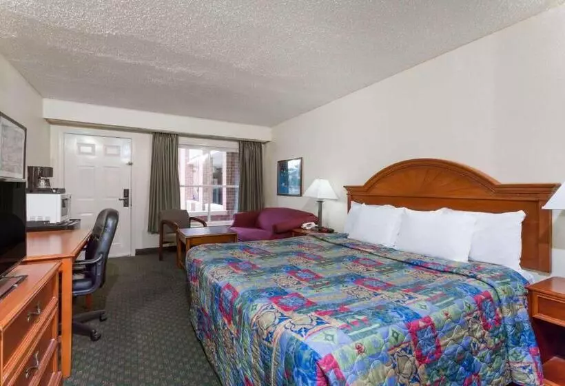 酒店 Days Inn By Wyndham Petersburg/south Fort Lee