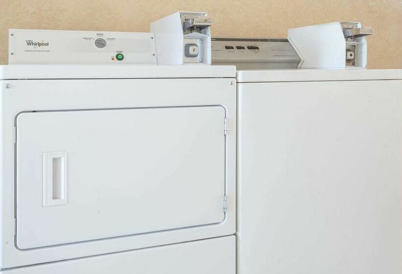 Отель Days Inn By Wyndham Mcdonough