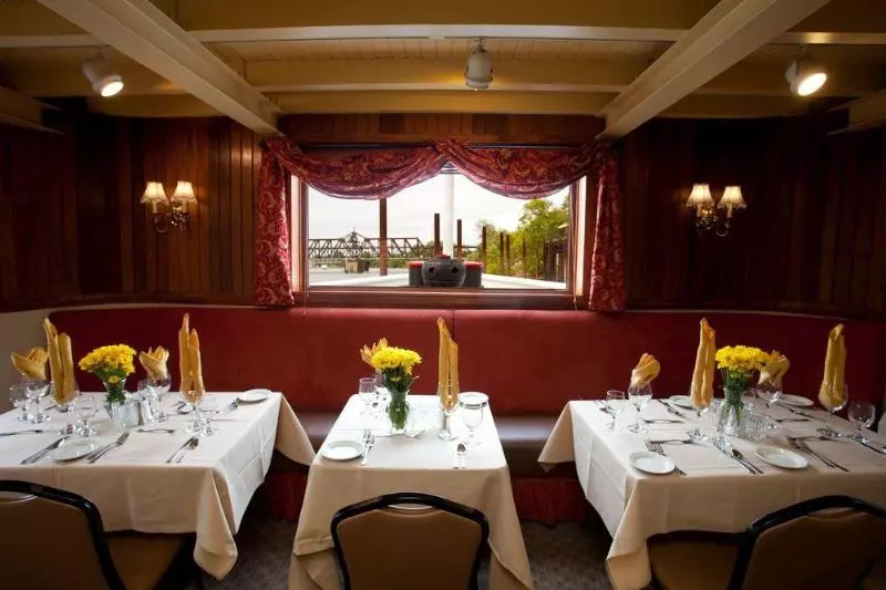 Отель Delta King