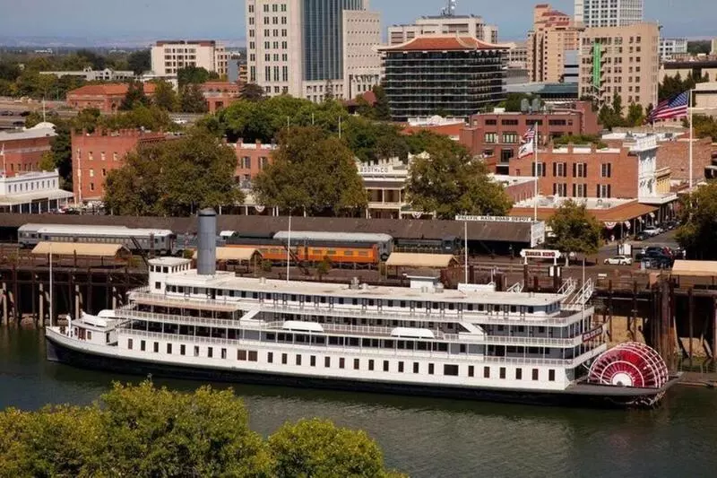 Отель Delta King