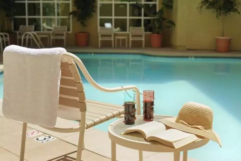 Desert Palms Hotel & Suites Anaheim Resort