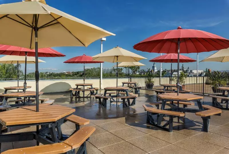 Desert Palms Hotel & Suites Anaheim Resort