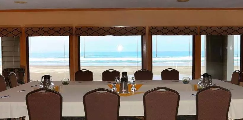 בית מלון כפרי Driftwood Shores Resort