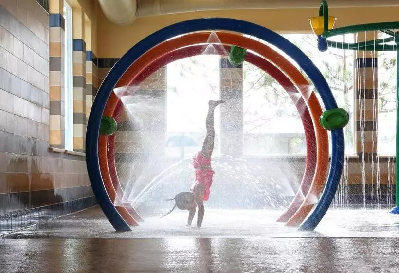 בית מלון כפרי Driftwood Shores Resort