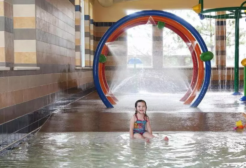 בית מלון כפרי Driftwood Shores Resort