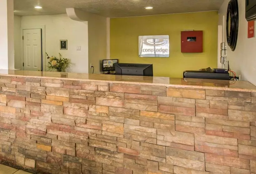 Отель Econo Lodge East