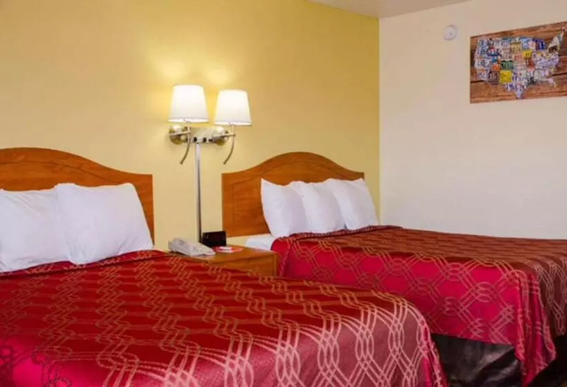 Отель Econo Lodge East