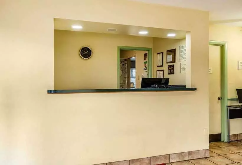 호텔 Econo Lodge East