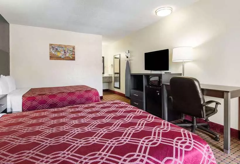 Hotel Econo Lodge Near Motor Speedway