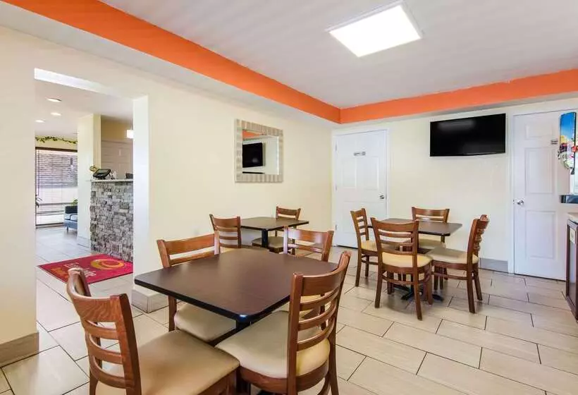 Hotel Econo Lodge Near Motor Speedway