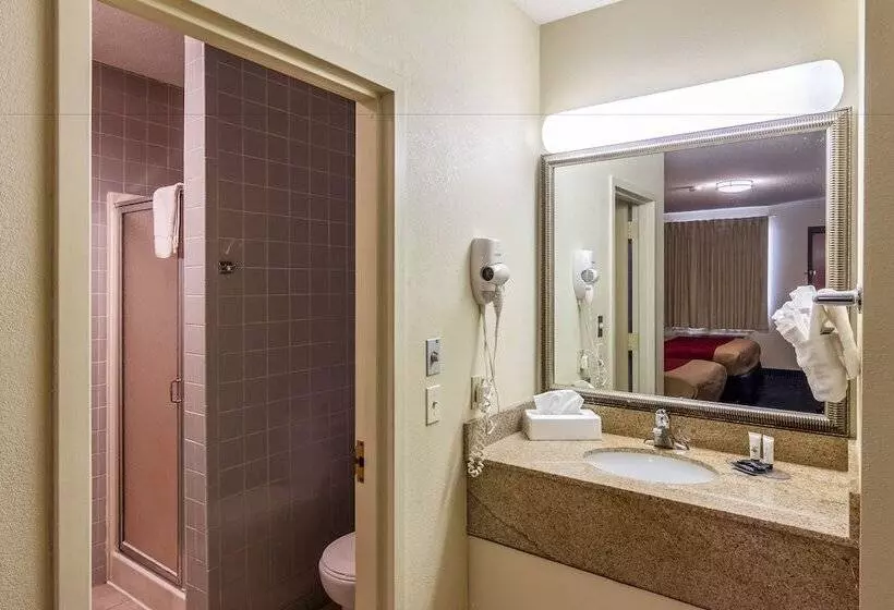 فندق Red Carpet Innnorwalk