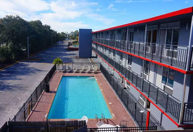 Hotelli Travelodge By Wyndham Orlando At Heart Of International Drive