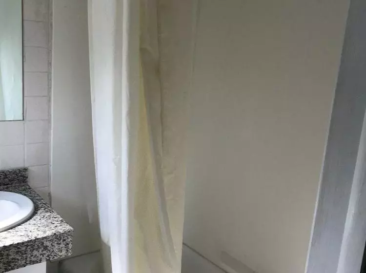 فندق على الطريق Western Inn