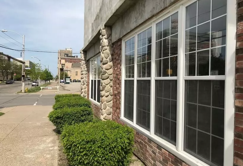 فندق على الطريق Western Inn