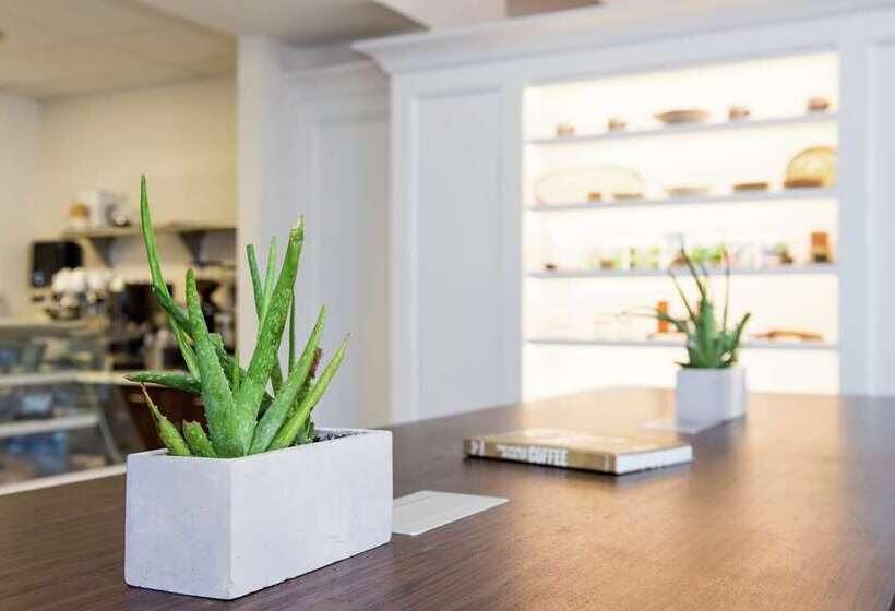 Redmont Hotel Birmingham, Curio Collection By Hilton