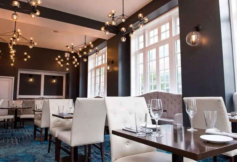 Redmont Hotel Birmingham, Curio Collection By Hilton