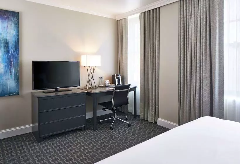 Redmont Hotel Birmingham, Curio Collection By Hilton