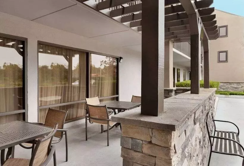 בית מלון כפרי Baymont By Wyndham Nashville Airport