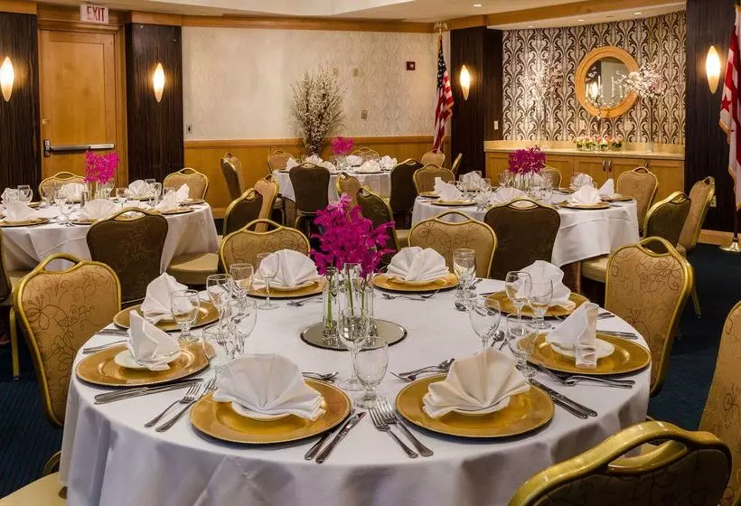 Beacon Hotel & Corporate Quarters