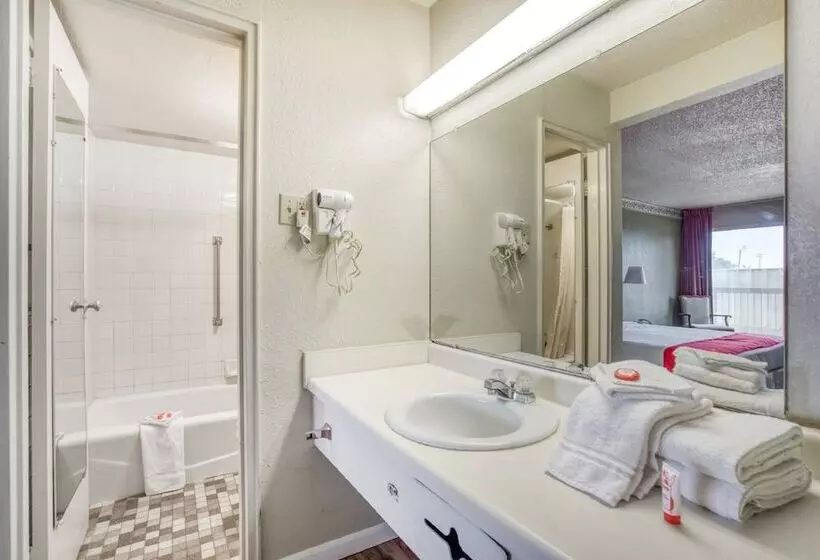 בית מלון כפרי Budget Inn & Suites Brownwood