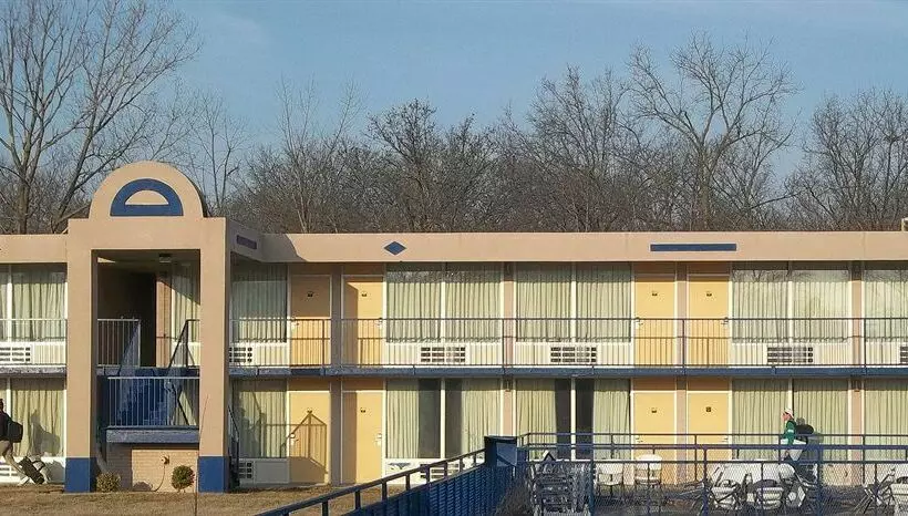 ホテル Macomb Inn