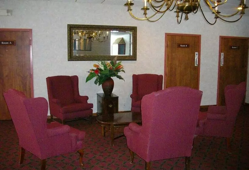 ホテル Macomb Inn