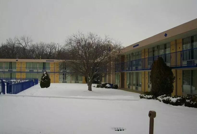 ホテル Macomb Inn