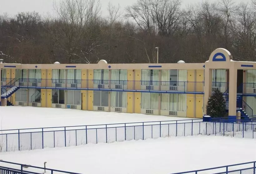 ホテル Macomb Inn