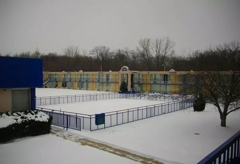 ホテル Macomb Inn