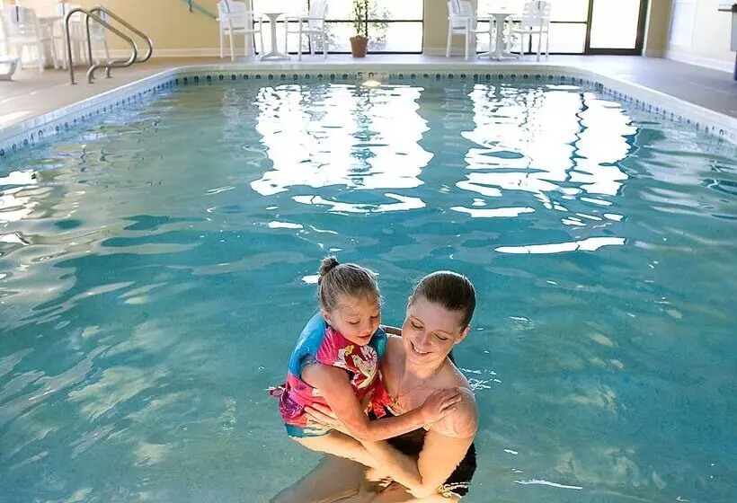 Отель Spark By Hilton Green Bay