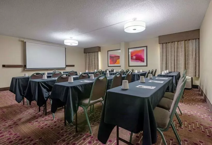 Отель Hampton Inn Tampainternational Airport/westshore