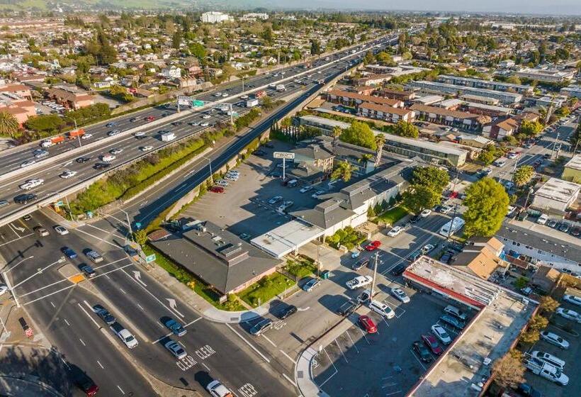 هتل Heritage Inn Express Hayward