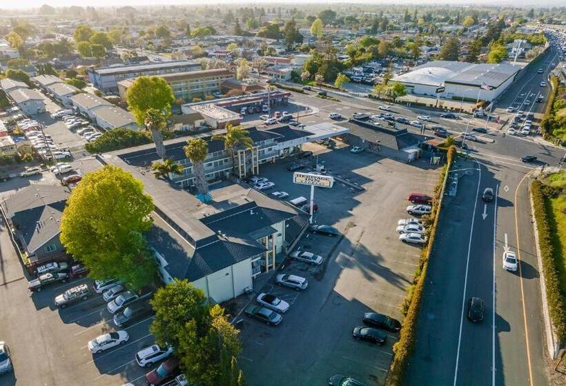 هتل Heritage Inn Express Hayward